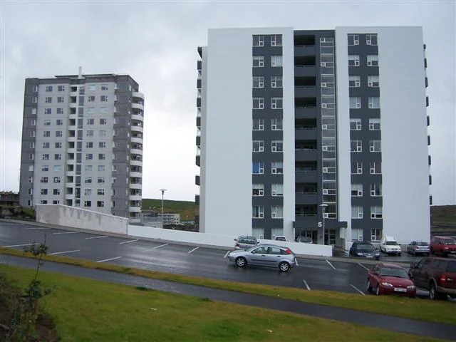 Áferðarheild flotgólfs við glugga.